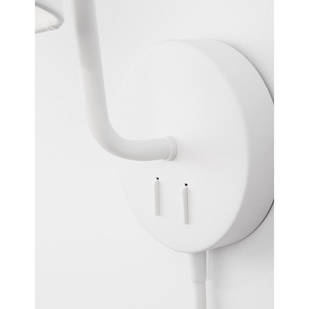 Detailansicht der Rückseite der Sage Bett- & Wandlampe mit LED-Leselicht, mit Kabel und Wandbefestigung.