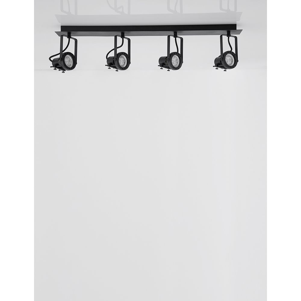 Salva Deckenstrahler 4-flammig aus schwarzem Metall im Industriedesign für optimale Lichtverteilung.