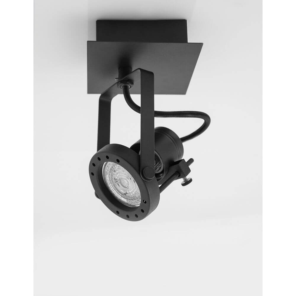 Salva Deckenstrahler Sandig Schwarz mit modernem Design und drehbarem Strahler für gezielte Beleuchtung.