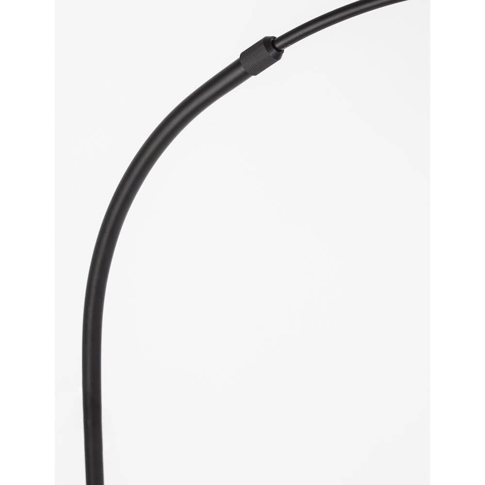 Detailaufnahme des Kabels der Sama Stehleuchte Metall von Nova Luce in elegantem Schwarz.