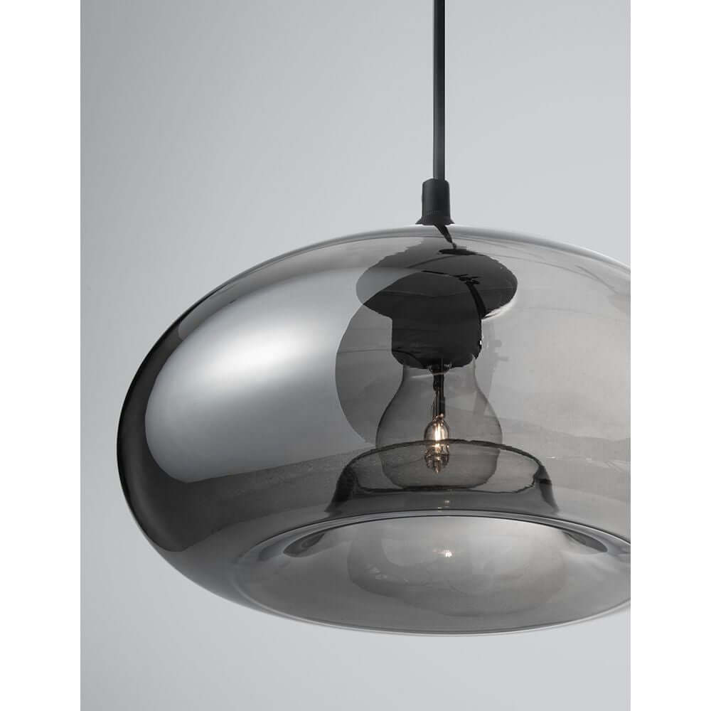 Savaz Hängeleuchte Metall Glas mit elegantem Rauchglas-Dom und filigraner Metallfassung in Schwarz.