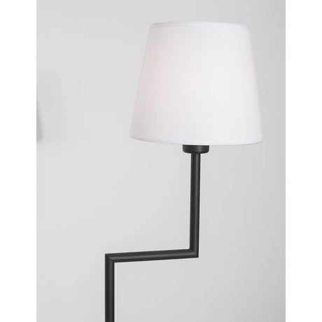Lampadaire Savona en métal noir au design moderne avec abat-jour en tissu blanc pour une diffusion douce de la lumière.