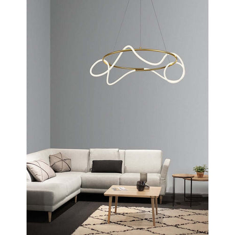 Tiriac LED Metal hængelampe Ø 70cm over en moderne stue med sofa og bord.