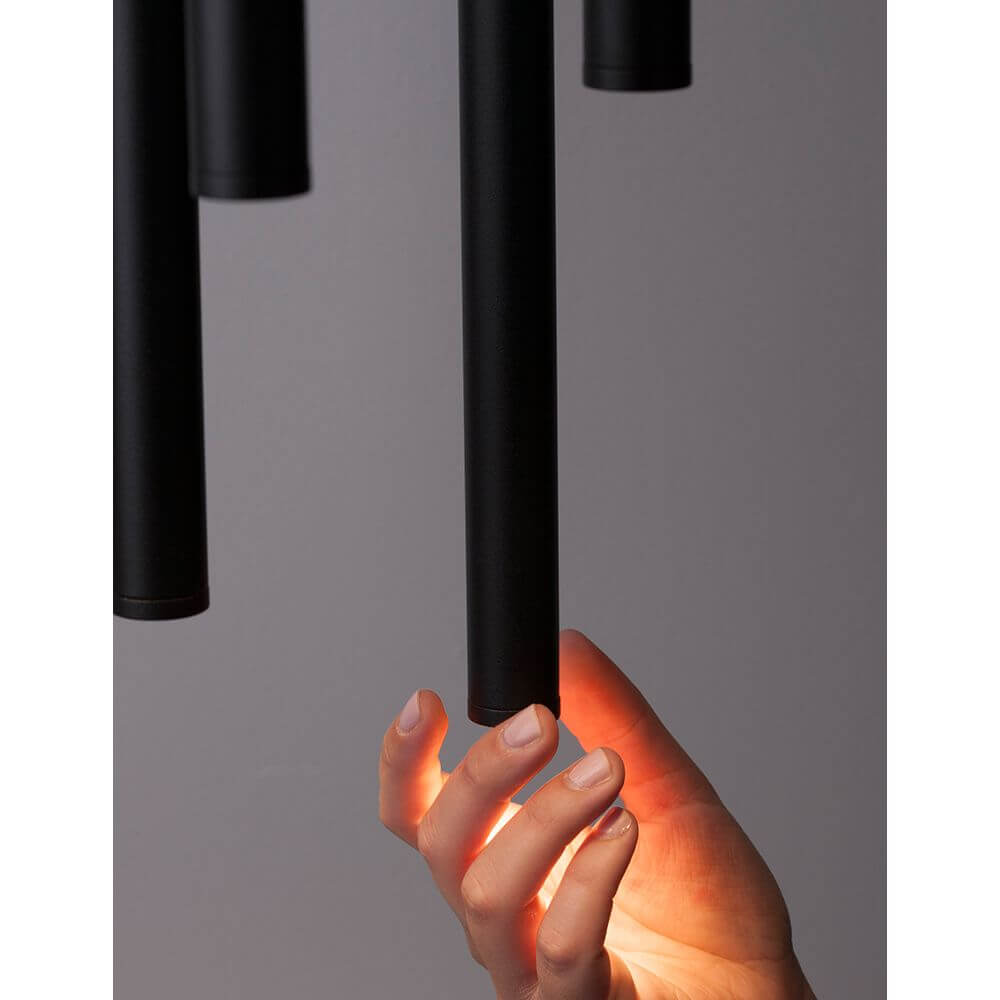 Ultrathin LED Hängeleuchte 7-flammig mit stilvollem Design und handlicher Bedienung.