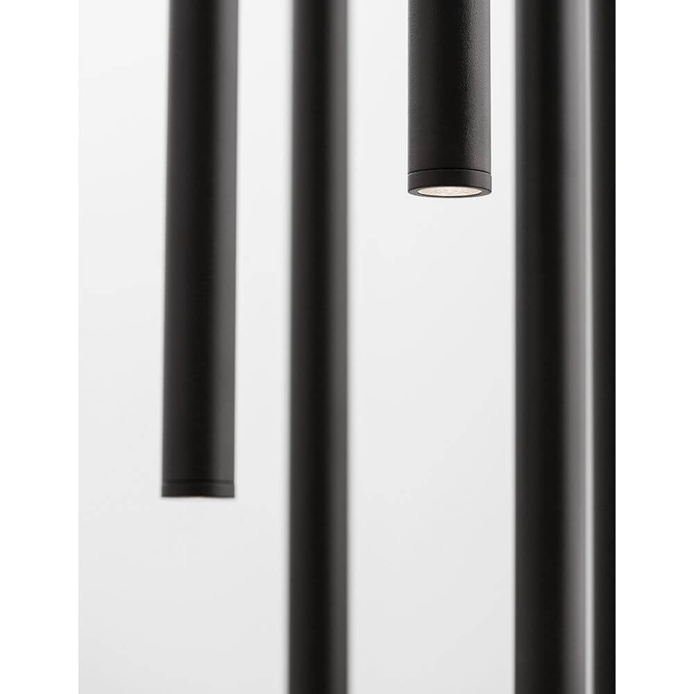 Ultrathin LED Hängeleuchte 7-flammig, elegant und modern, mit schlanken Hängeleuchten in Schwarz.