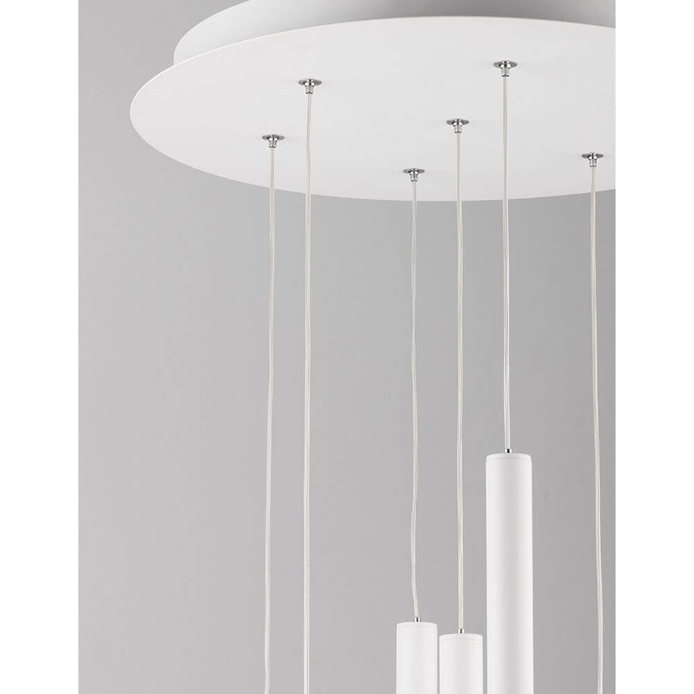 Detailansicht der Ultrathin LED Hängeleuchte 7-flammig mit elegantem Design und modernen Leuchtmitteln.