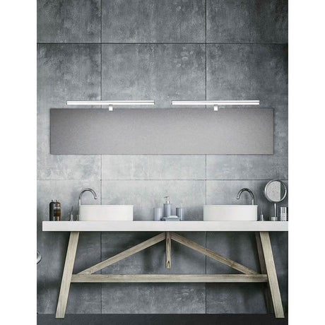 Vanese LED Badlampe 63cm Chrom über modernem Waschbecken in stilvollem Badezimmer-Design.