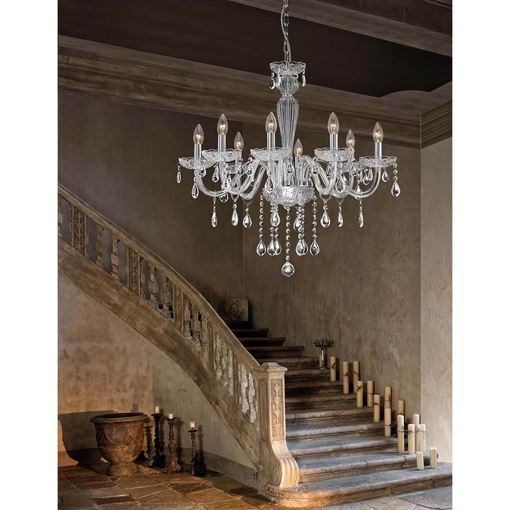 Nova Luce Venezia Kronleuchter 8-flg. Kristall elegant über einer Treppe in stilvollem Ambiente.