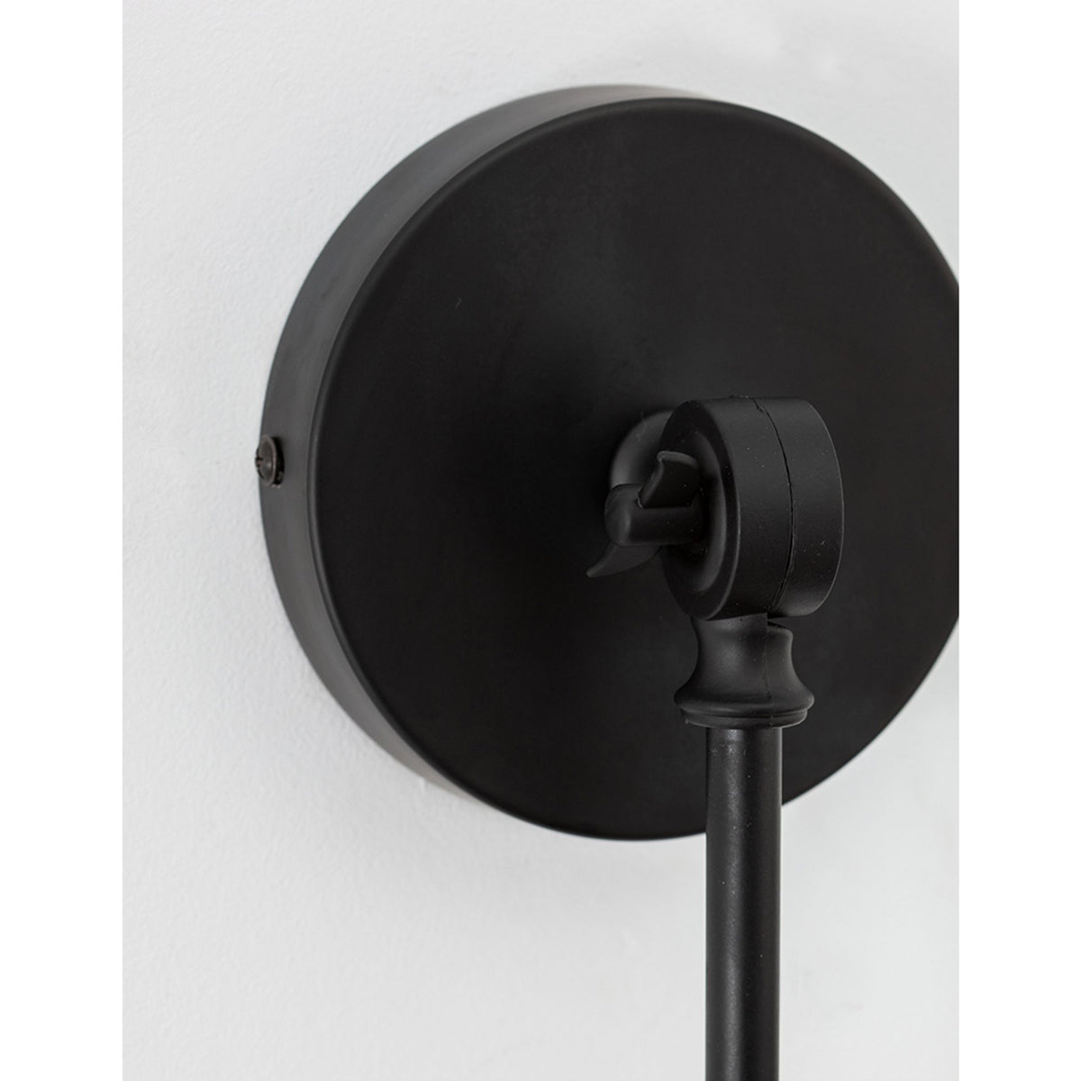 Nova Luce Virgo verstellbare Wandleuchte, schwarze Metallkonstruktion mit rundem Schirm und verstellbarem Arm, Seitenansicht