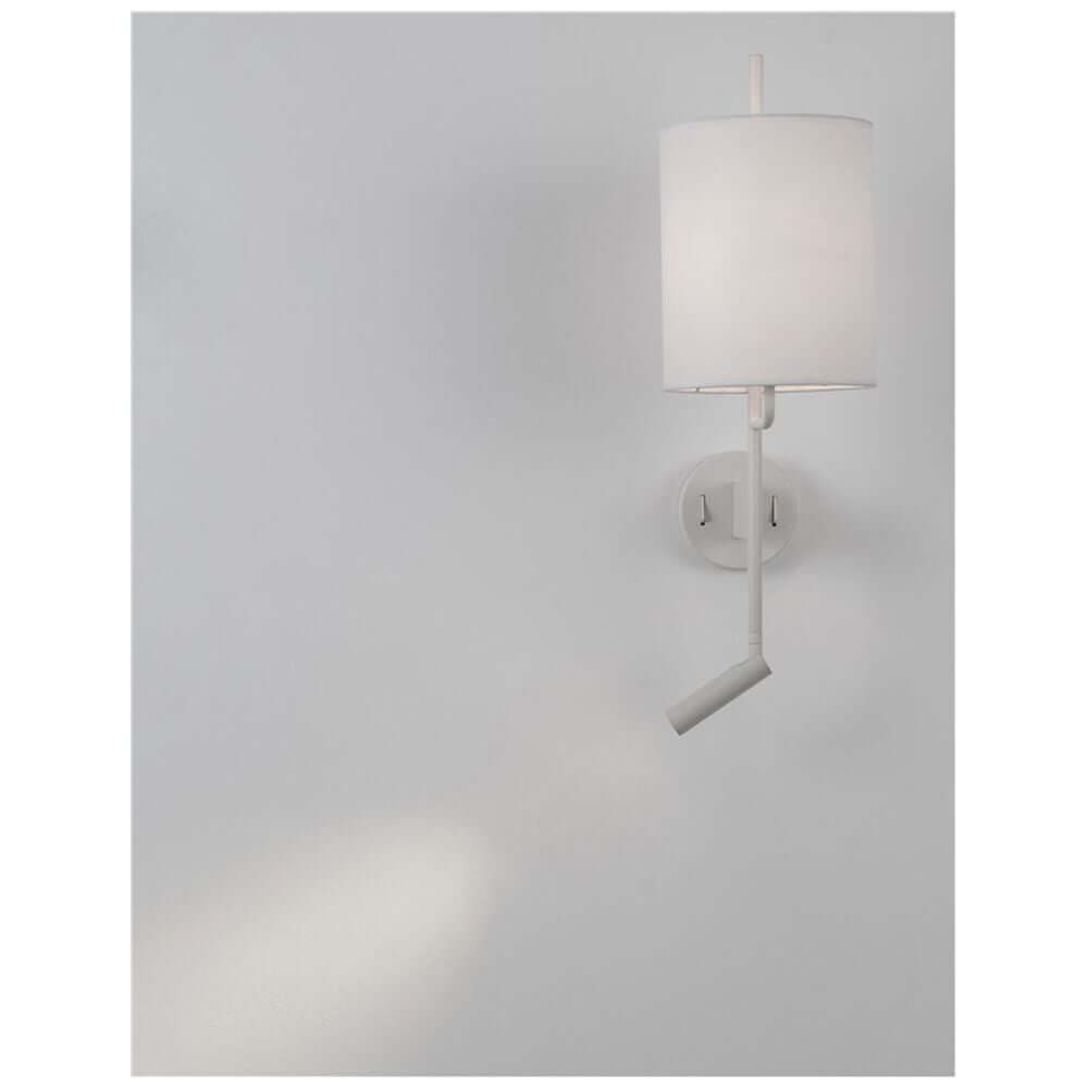 Yama Wandlampe mit LED Lesearm in modernem Design mit weißem Stoffschirm