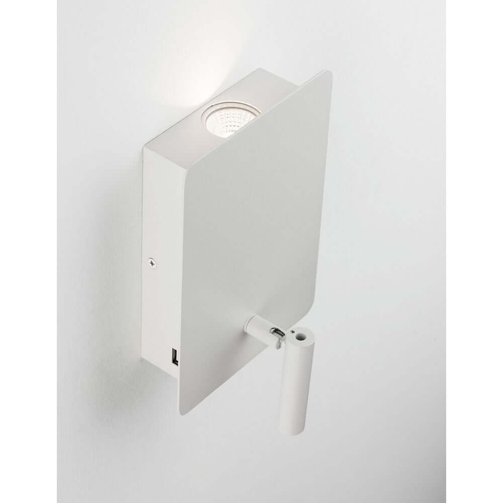 Zen LED Wandleuchte mit Lesearm & USB in modernem Design und weißem Metallfinish.