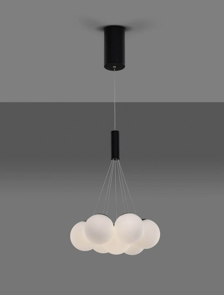 Nuvole LED Pendelleuchte 7-flammig Ø 36cm 3000K Schwarz, Weiß mit Milchglas-Kugeln.