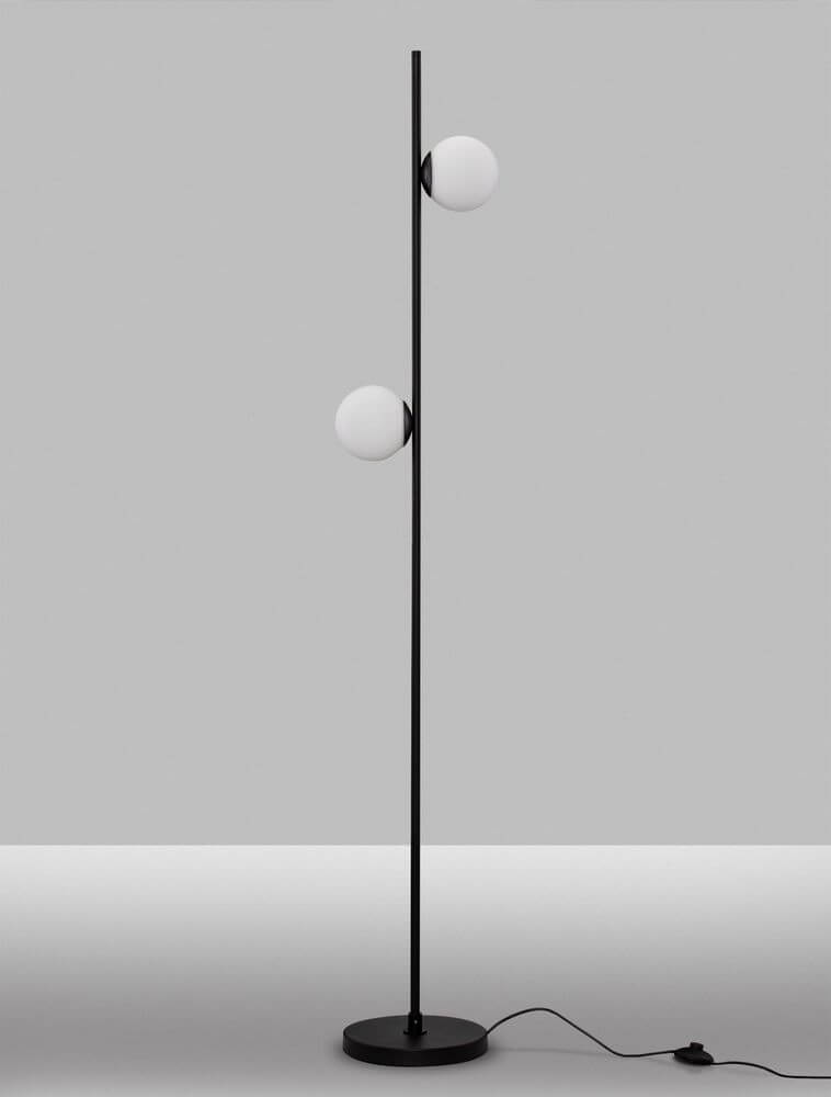 Nuvole LED Stehlampe 3000K Schwarz, Weiß mit modernen Opalglaskugeln und elegantem Design.