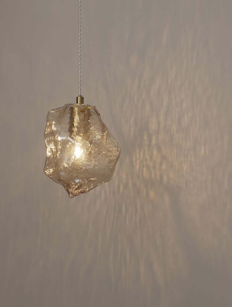 Odelle Pendelleuchte Ø 18cm Gold, Bernstein mit mundgeblasenem Glas und dimmbarem Licht.