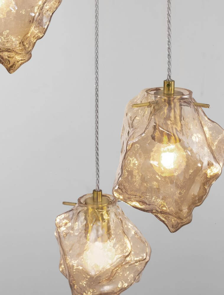 Odelle Pendelleuchte 3-flammig Ø 40cm Gold, Bernstein in modernem Design mit mundgeblasenem Glas.