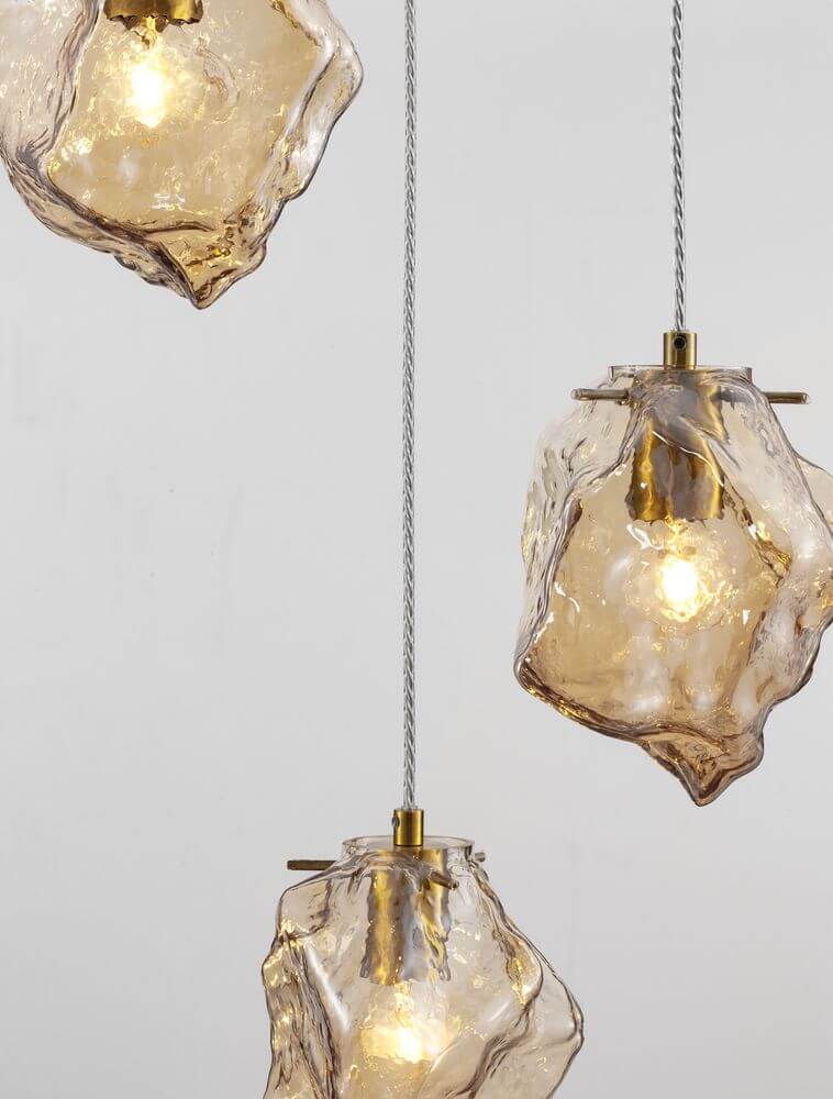 Odelle Pendelleuchte 3-flammig Ø 40cm Gold, Bernstein mit stilvollen, mundgeblasenen Glaskörpern.