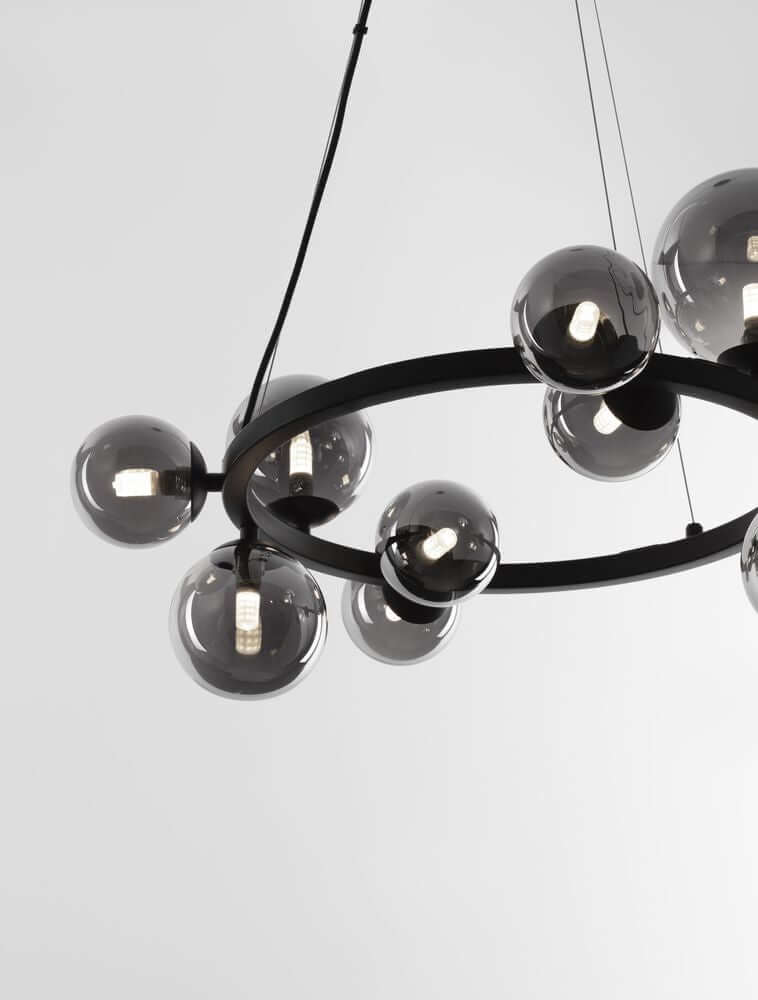 Odillia Pendelleuchte Ø 65cm G9 11-flammig mit elegantem, filigranem Design in opalinem Glas.