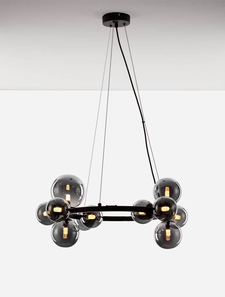 Odillia Pendelleuchte Ø 65cm G9 11-flammig mit elegantem Design aus opalinem Glas und Goldmetall.