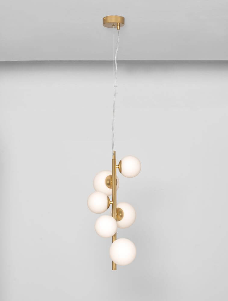 Odillia Pendelleuchte G9 6-flammig mit satiniertem Opalglas und mattem Goldmetall, elegantes Design für jedes Interieur.