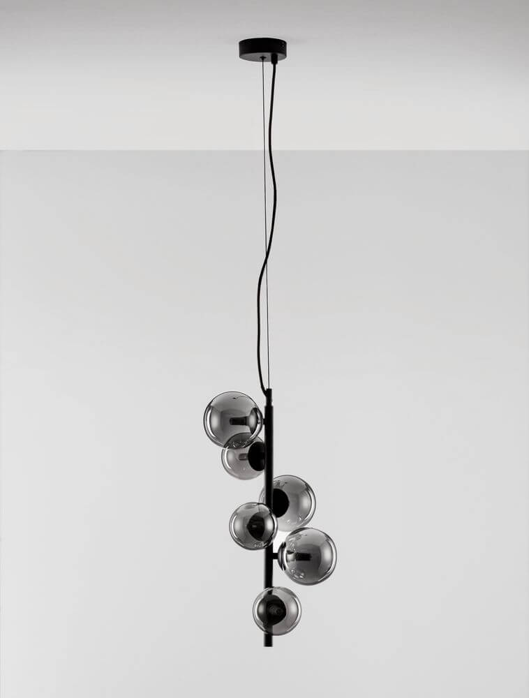 Odillia Pendelleuchte G9 6-flammig mit eleganten Diffusoren in mattem Schwarz und glanzvollem Glas.