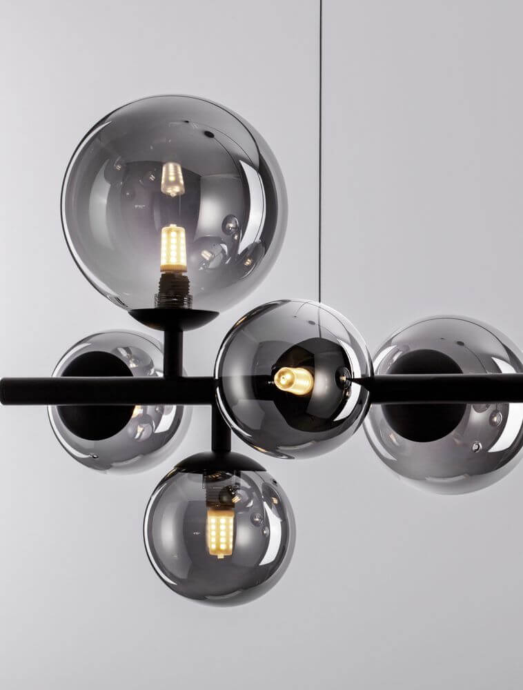 Odillia Pendelleuchte G9 7-flammig mit eleganten Opalgläsern und mattgoldener Metalloberfläche.