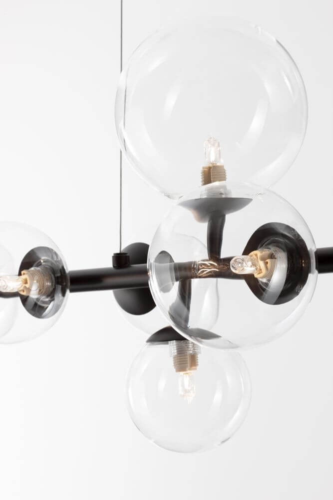 Odillia Pendelleuchte G9 7-flammig mit elegantem Spiel von Opalgläsern und mattgoldener Metalloberfläche.