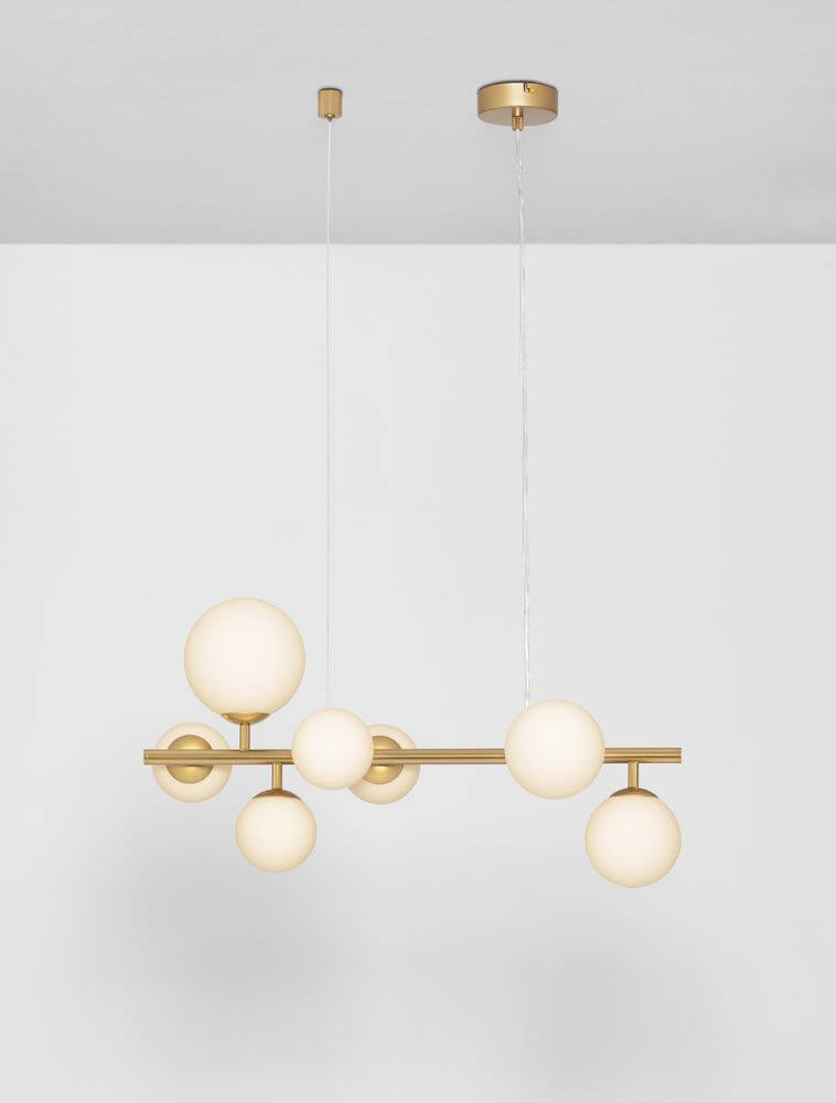 Odillia Pendelleuchte G9 7-flammig mit Opalgläsern und mattgoldener Metalloberfläche.