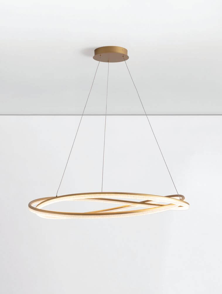 Ofelia LED Pendelleuchte 2-flammig Ø 95cm 3000K in modernem Design mit goldfarbener Aufhängung.
