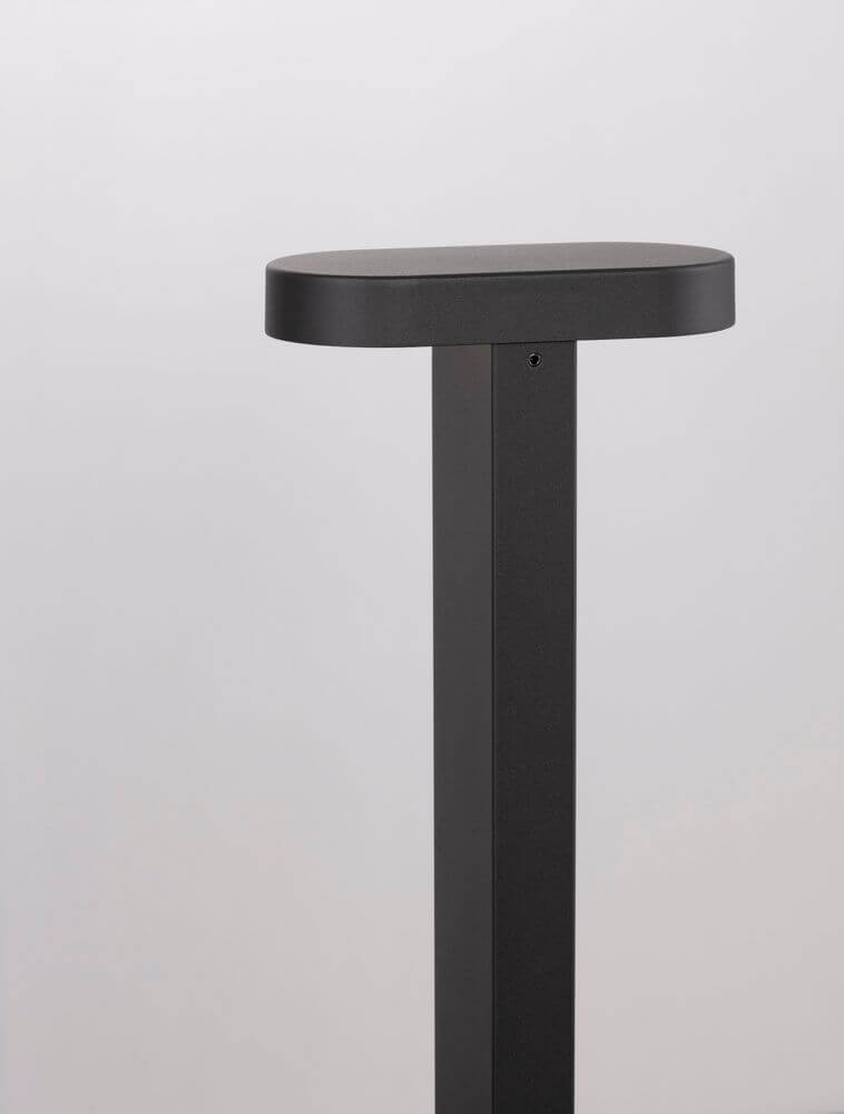 Moderne Ofir LED Außenwegeleuchte in Schwarz, ideal für Garten- und Terrasseneinsatz.