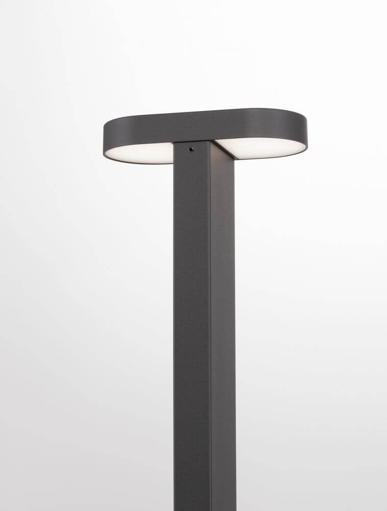 Moderne Ofir LED Außenwegeleuchte in Schwarz, ideal für Garten und Terrasse, aus Aluminium und Acryl.