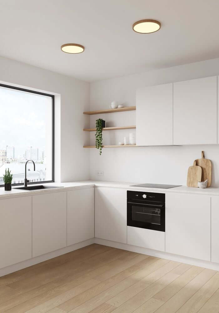 Moderne Küche mit Oja 29 LED Deckenleuchte 2700K und hellem, warmweißem Licht.