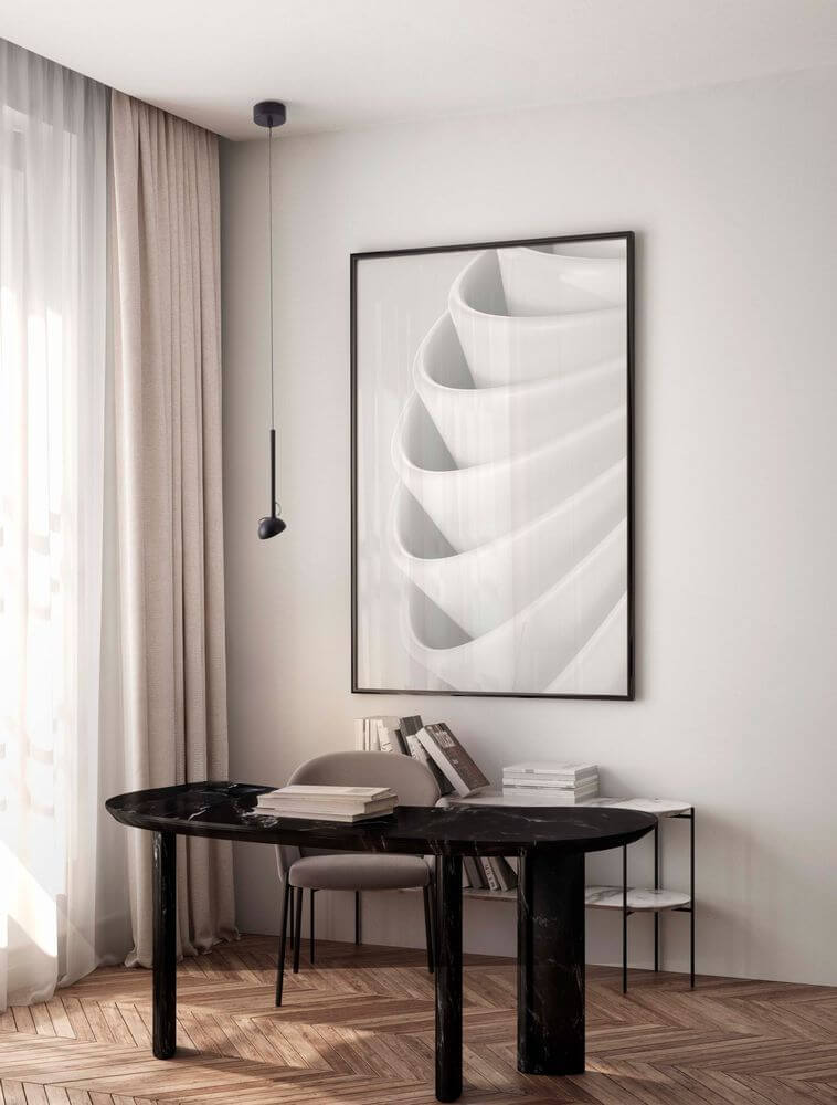 Ola LED Pendelleuchte Ø 8cm 3000K über modernem Schreibtisch mit Kunstwerk im Hintergrund.