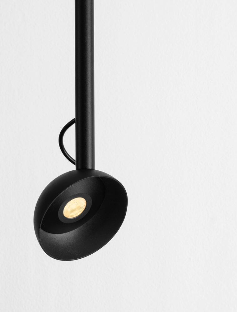 Ola LED Pendelleuchte Ø 8cm 3000K in modernem Design mit schwarzem Aluminiumkörper.