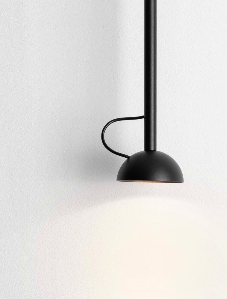 Ola LED Pendelleuchte Ø 8cm 3000K mit modernem Design und warmweißem Licht in schwarzem Aluminium.