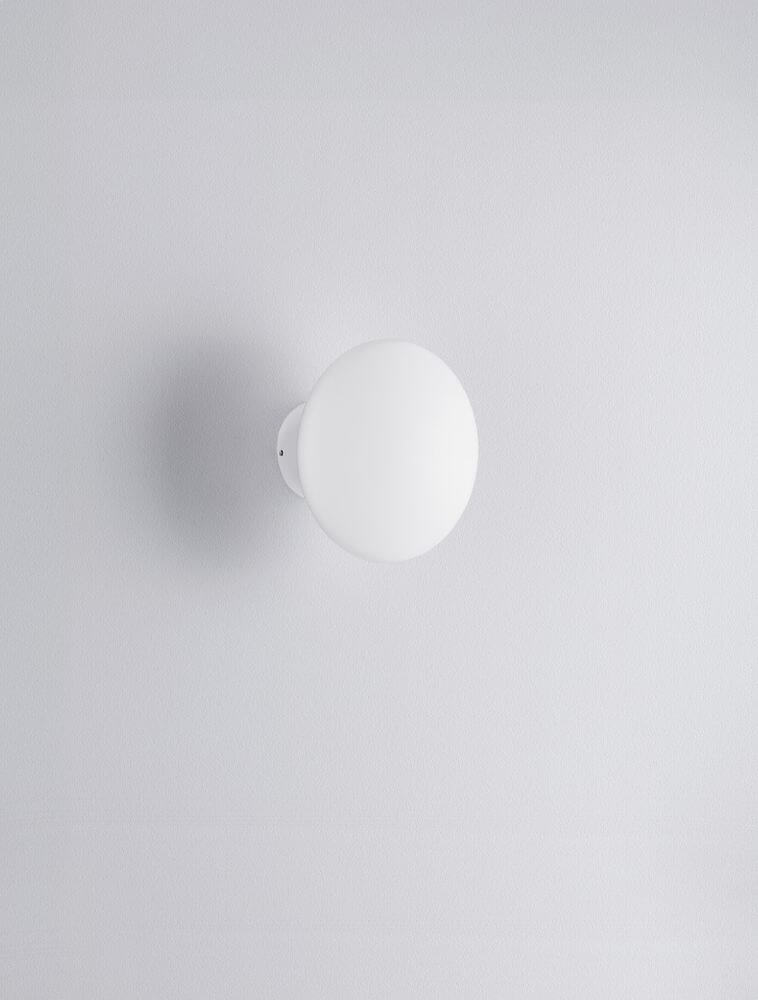 Onut LED Wandleuchte 3000K Weiß, moderne Wandlampe in Weiß, runde Form, ideal für Innenräume.