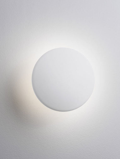 Onut LED wall light 3000K white, modern wall lighting in a simple, round shape.