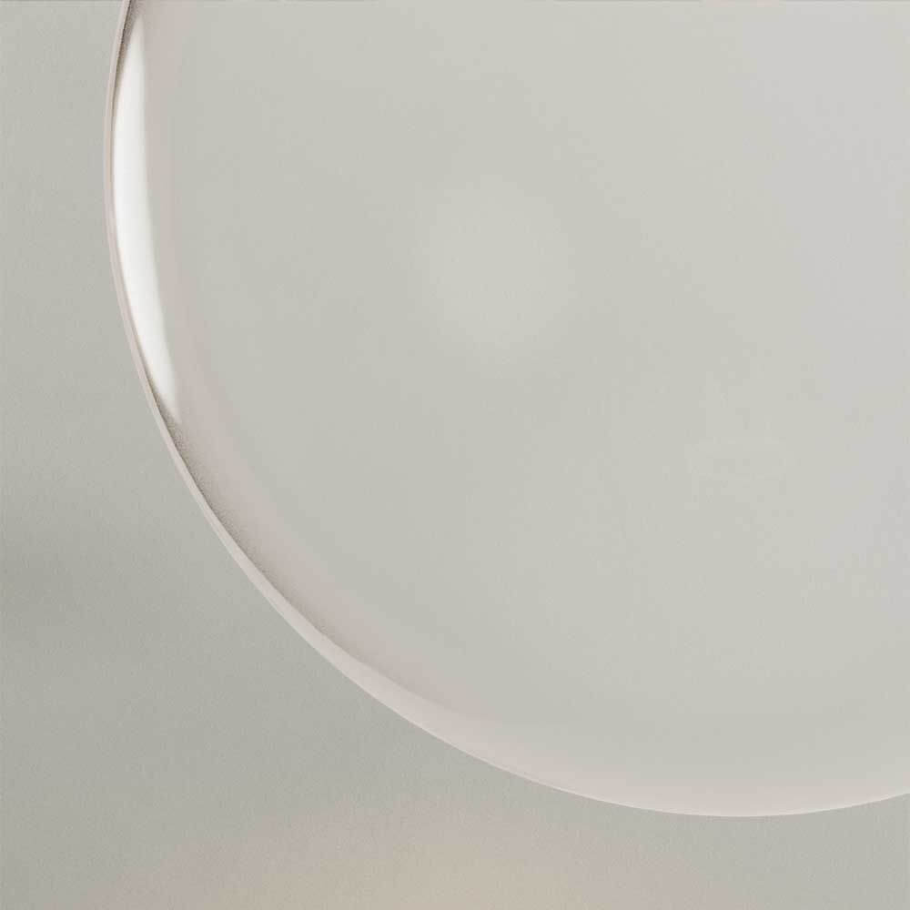 s.luce Orb Axis Glas-Tischlampe Dreibein 20cm - Detailansicht der eleganten Glaskugel.
