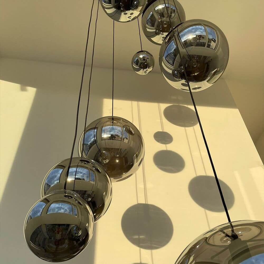 s.luce Orb Glaskugel Galerieleuchte Aufhängung 500cm Weiß in modernem Design mit reflektierenden Oberflächen.