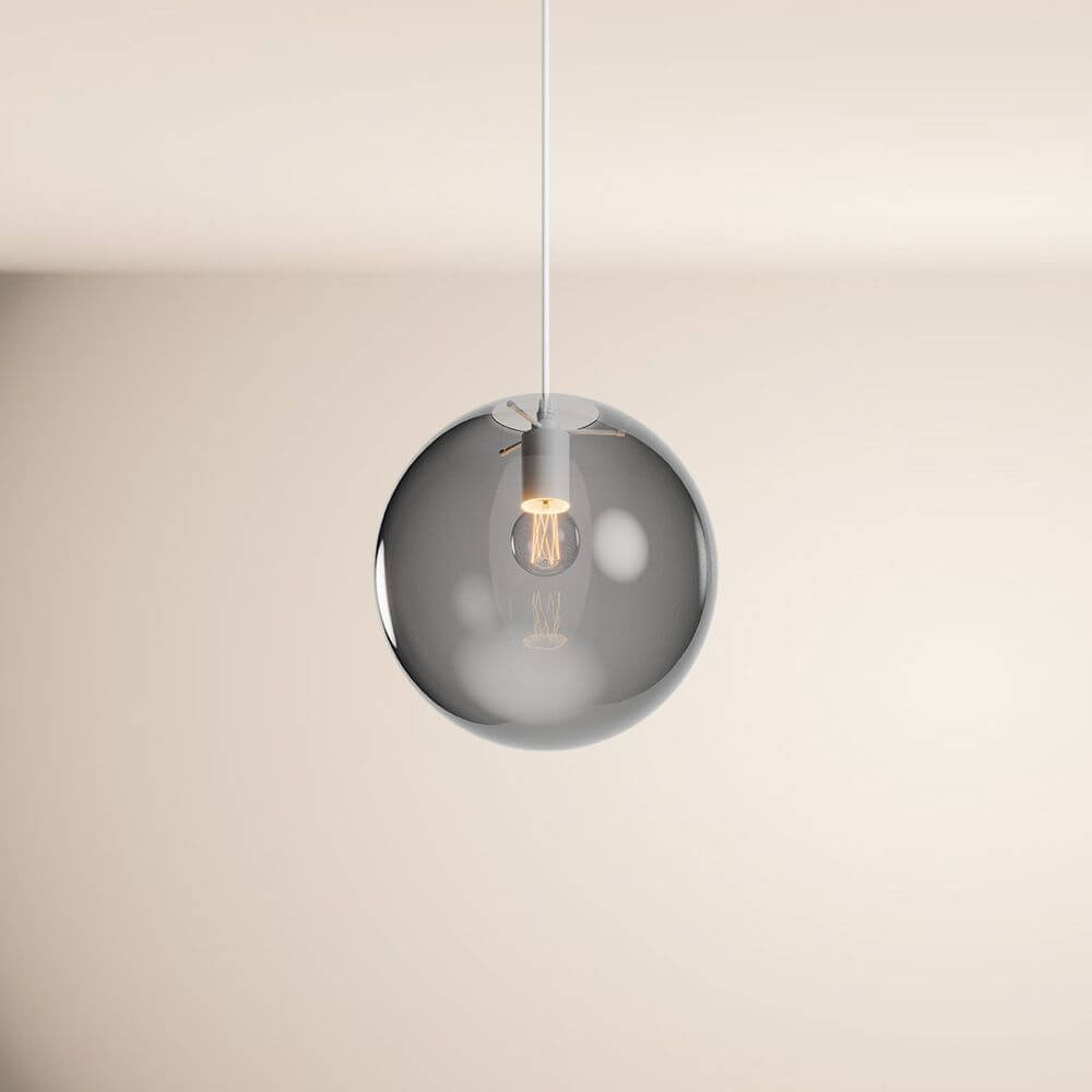 s.luce Orb Glaskugel Galerieleuchte Aufhängung 500cm Weiß in modernem Design, schwebend über neutralem Hintergrund.