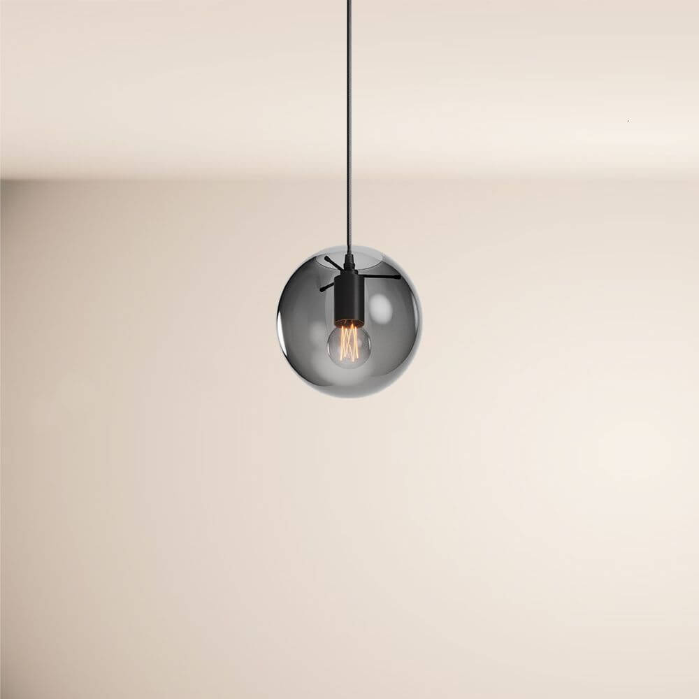 s.luce Orb Glaskugel Hängelampe 150cm Aufhängung Schwarz in modernem, elegantem Design, ideal für jeden Wohnraum.