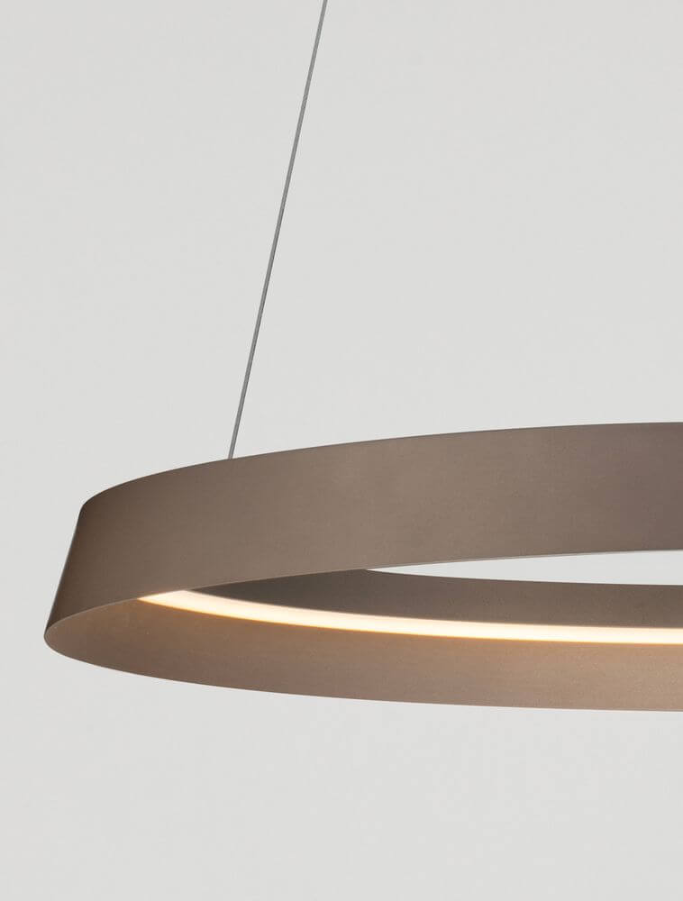 Ormi Pendelleuchte Ø 60cm 2700, 3000K im minimalistischen Design aus champagnerfarbenem Aluminium.