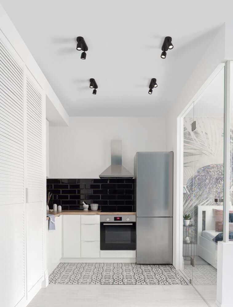 Moderne Küche mit Orson Deckenleuchte GU10 2-flammig in elegantem Design und stilvoller Beleuchtung.
