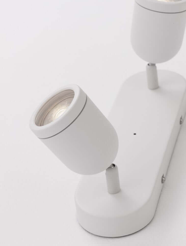 Orson Deckenleuchte GU10 2-flammig mit modernem, minimalistischen Design in elegantem Weiß.