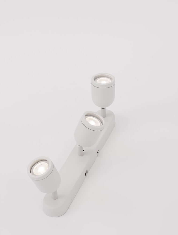 Orson Deckenleuchte GU10 3-flammig mit drei schwenkbaren Spots in elegantem Design.