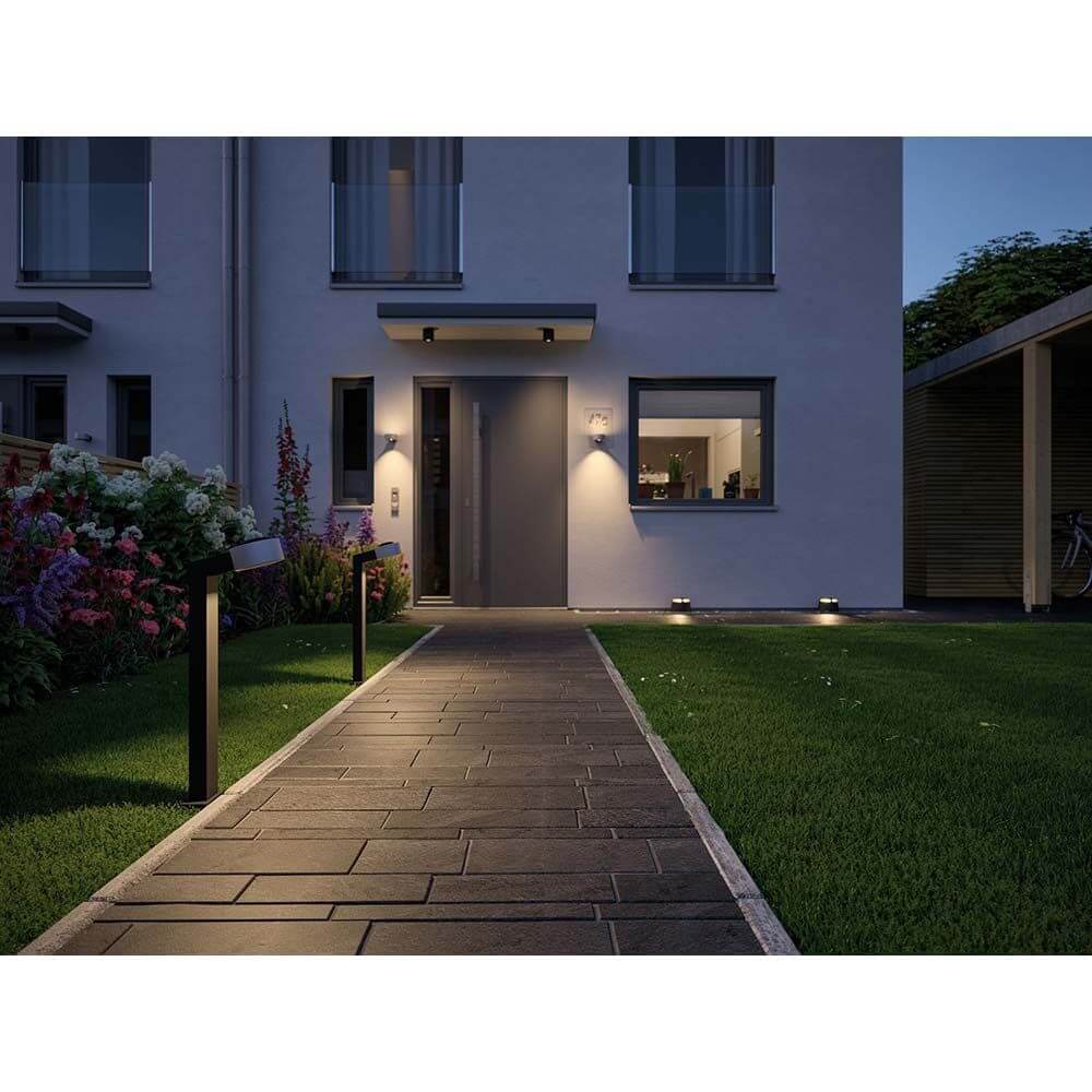 LED Plug & Shine Aufbaulampe IP67 24V 2x350lm 3000K sorgt für blendfreies Licht an Wegen und Einfahrten.