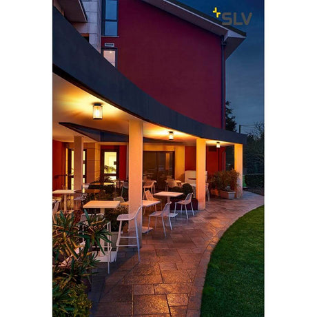 Photonia Outdoor Deckenleuchte A60 Rund Anthrazit in einem modernen Außenbereich mit Sitzgelegenheiten
