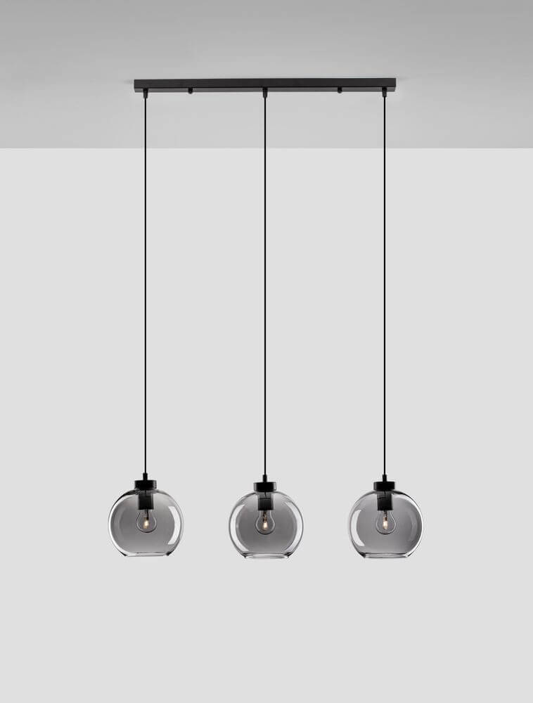 Palmer Pendelleuchte Balken 70cm 3-flammig Schwarz, Rauch – moderne Hängelampe mit drei rauchgrauen Glas-Schirmen und schwarzem Metallbalken