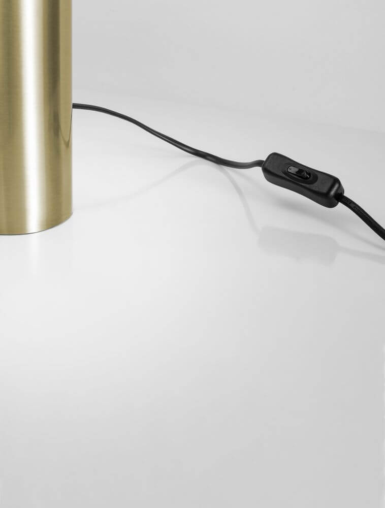 Pandora LED Tischleuchte 3000K Schwarz, Gold mit Schalter und Kabel auf einem Tisch.