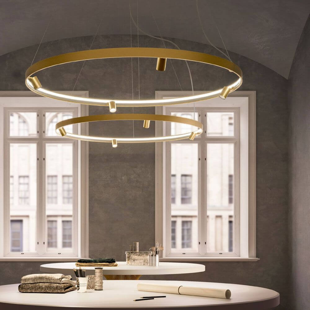 Panzeri Arena LED-Ring Pendelleuchte in Gold mit verstellbaren Spots, moderne Innenbeleuchtung.