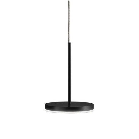 Panzeri Bella LED-Pendelleuchte direkt oder indirekt mit schlankem Stab und runder, flacher Basis.